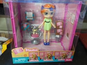 lot 99 image: Boxy Girls Studio...