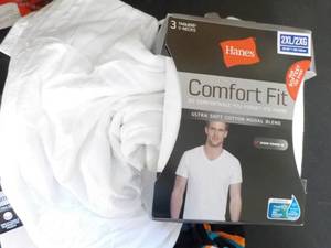 lot 118 image: 3 Tagless Vnecks 2 XL...