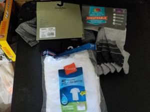 lot 132 image: 2 Mens Boxers size S and 3 pair So...