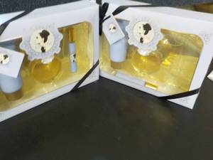 lot 147 image: 2 Ariana Grande Fragrance Gift Set...