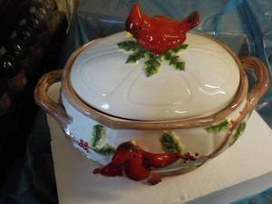 lot 291 image: Cardinal Soap Toureen...