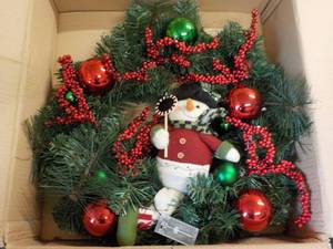 lot 292 image: Snowman Wreath...