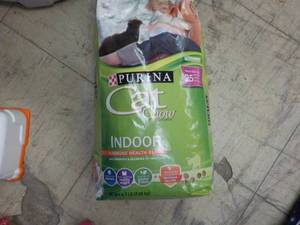 lot 293 image: Purina Cat Chow...