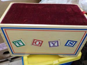 lot 311 image: Sm Bench Full of Wood Blocks...