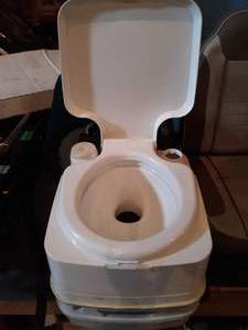 lot 15 image: Porta-Potty out of a cabin cruiser. New, missing the cover