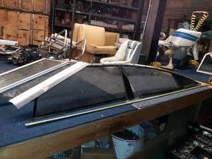 lot 78 image: Glass windshield taken off a Bayliner Capri