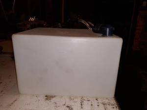 lot 96 image: Water tank, plastic, new