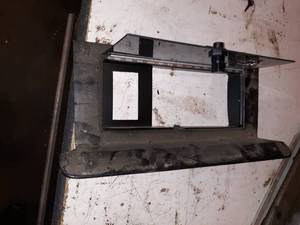 lot 100 image: . Glove box console.