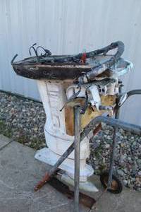 lot 258 image: Johnson 40 Hp Lower unit