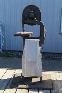 lot 259 image: Delta Band Saw