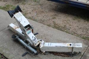 lot 261 image: Shorelander Trailer Swing Tongue