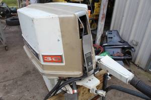lot 285 image: Chrysler 30 Hp Outboard 1973