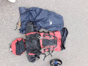 2-Piece North Face Hiking Back Pack With Rain Cover Size M-L