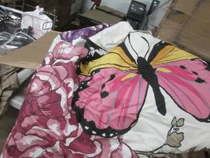 lot 4 image: Queen Comforter And Bedskirt open b...