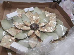lot 324 image: Capiz Flower open box Retail $129.9...