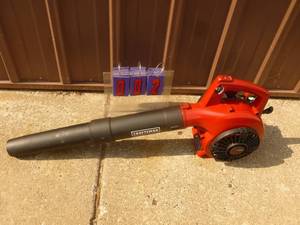 Craftsman 2 cycle leaf blower. Nearly new. Tested & works. As shown.