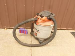 Rigid 16 gal shop vac with accessories. Used condition. Tested & works. As shown.