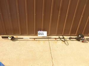 Craftsman 2 cycle pole saw. Lightly used. Tested & works. As shown.