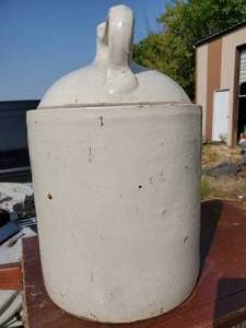 lot 4 image: Redwing 5 Gallon Jug