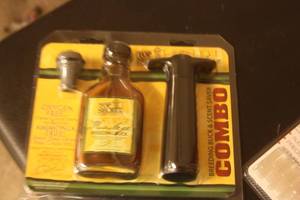 lot 98 image: Misc. hunting items