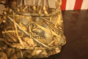 lot 90 image: Duck vest