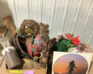 lot 234 image: Nature Theme Decor