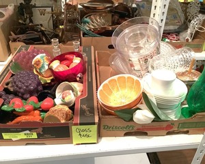 lot 231 image: Misc Glassware
