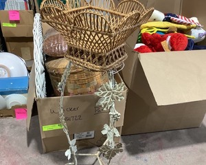 lot 79 image: Wicker Home Decor Items