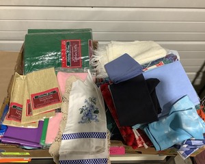 lot 241 image: Table Cloths, Napkins, Bedding