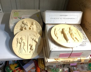 lot 165 image: Vintage Collector Plates