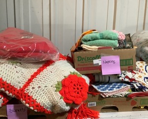 lot 107 image: Blankets, Hand Towels, Cloth Napkins