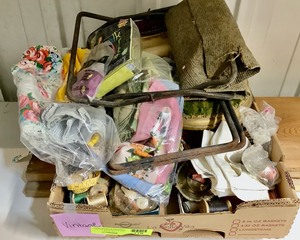 lot 116 image: Vintage Decor