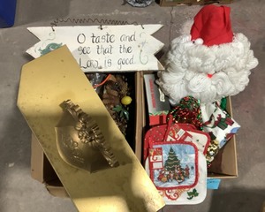 lot 201 image: Christmas Lot
