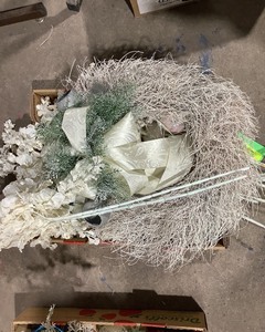 lot 127 image: Wreath & Christmas Balls