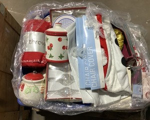 lot 123 image: Wrapped Pallet with Christmas