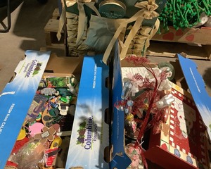 lot 177 image: Refrigerator Magnets, Sets of Gold Bows, etc