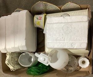 lot 203 image: Collector Plates & Misc Glass
