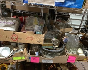 lot 218 image: Huge Lot Glassware & Misc