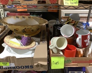 lot 236 image: Plates & Mugs