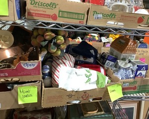 lot 211 image: Home Decor, Cookie Jar, Mugs, etc
