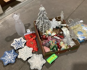 lot 42 image: Snowman Decoration