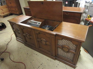 lot 103 image: VINTAGE PILOT HIGH-FI STEROPHONIC RADIO PHONOGRAPH CONSOLE, WITH GARRARD TURNTABLE