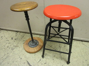 lot 112 image: VINTAGE STOOL, PEDESTAL STAND