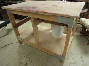 lot 115 image: SHOP TABLE