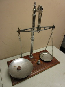 lot 144 image: ANTIQUE HUNT & CO. SCALE