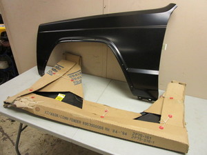 lot 162 image: JEEP CHEROKEE, COMANCHE 84 - 94 RIGHT AND LEFT FENDERS - NEW