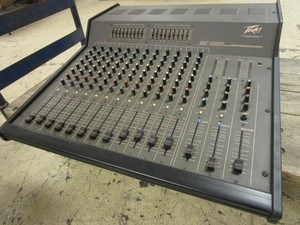 lot 163 image: PEAVEY STEREO POWERED MIXING CONSOLE