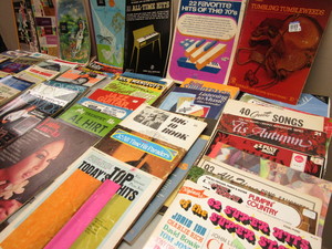 lot 167 image: VINTAGE SHEET MUSIC BOOKS, FOR GUITARS, PIANO, VOCAL, ORGAN, MORE
