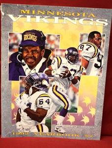 lot 6 image: Minnesota Vikings 1992 Year Book Original Vintage