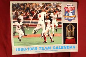 lot 20 image: Minnesota Twins 1988 - 1989 Team Calendar